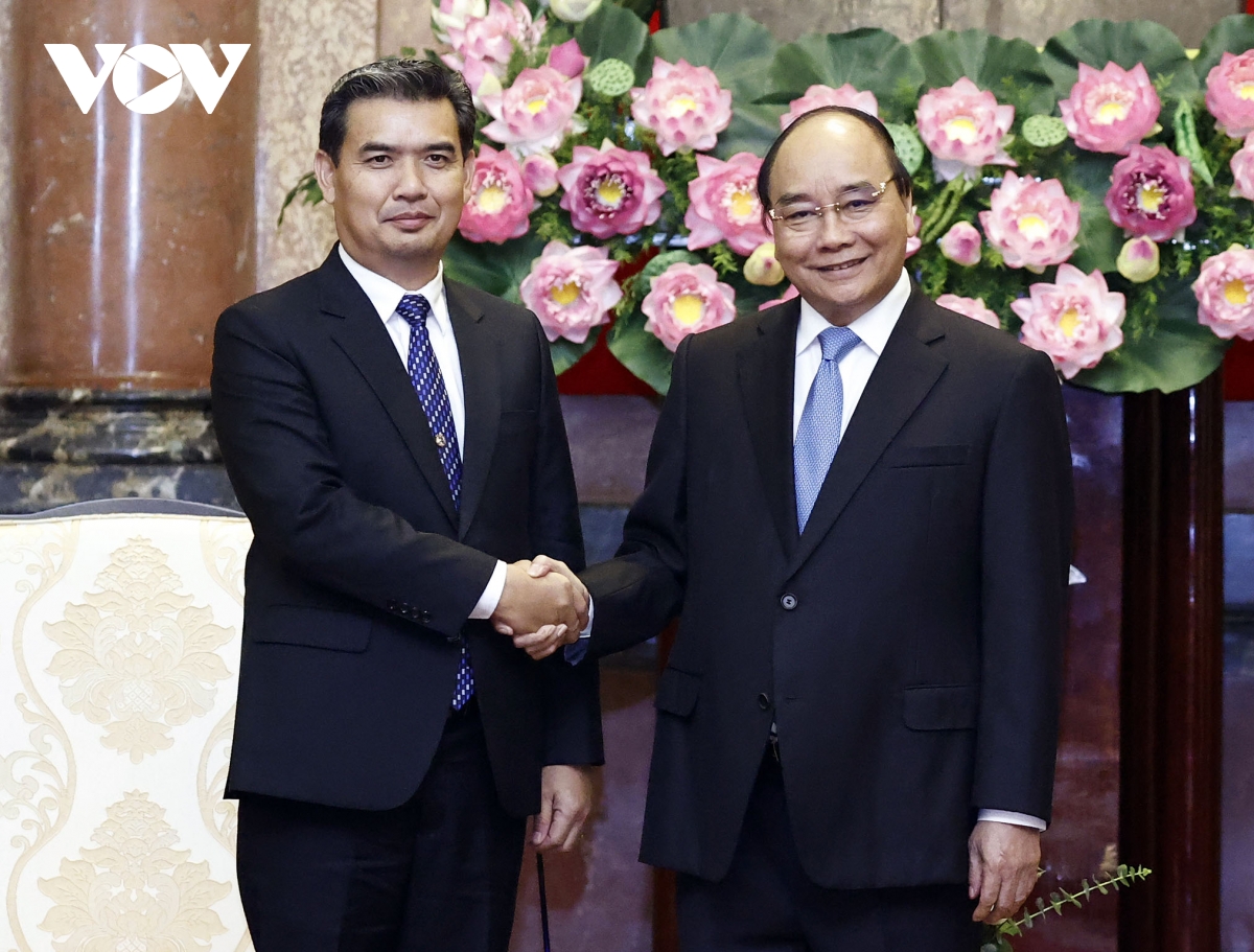 Le président Nguyên Xuân Phuc reçoit le président du Parquet populaire suprême du Laos