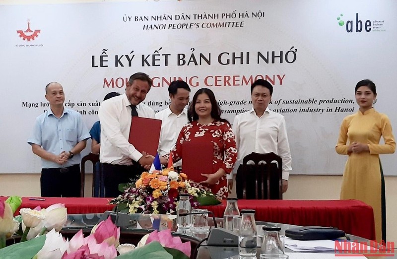 Hanoi s associe à une entreprise française de l industrie aéronautique