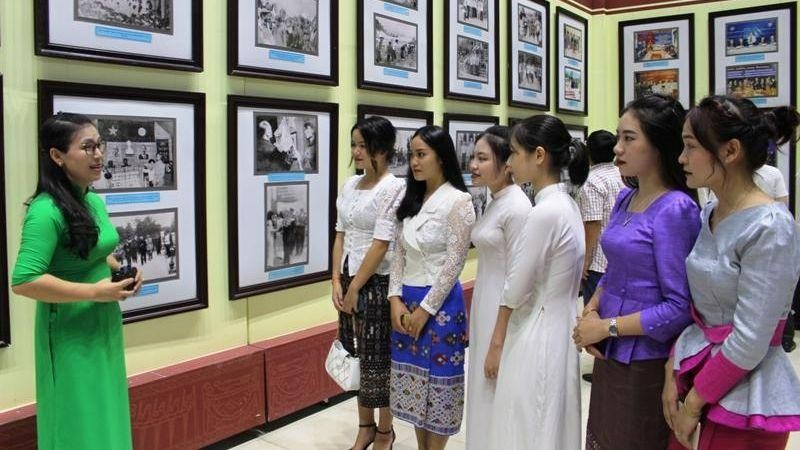 Exposition et échange pour promouvoir la tradition d amitié entre le Vietnam et le Laos, Thanh Hoa et Hua Phan