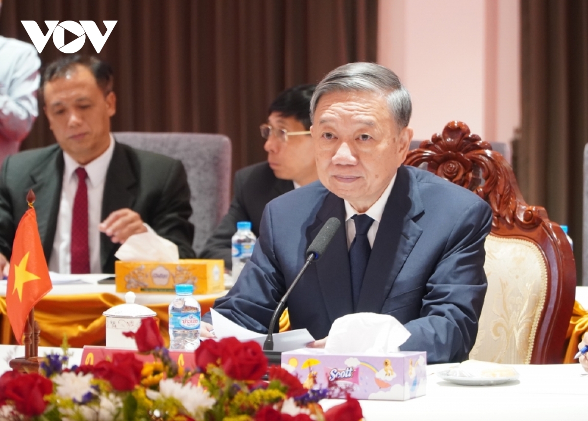 Le ministre de la Sécurité publique rend des visites de courtoisie à des dirigeants lao