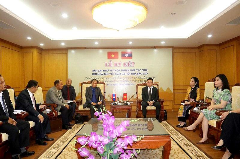 Le Vietnam et le Laos encouragent la coopération dans le journalisme