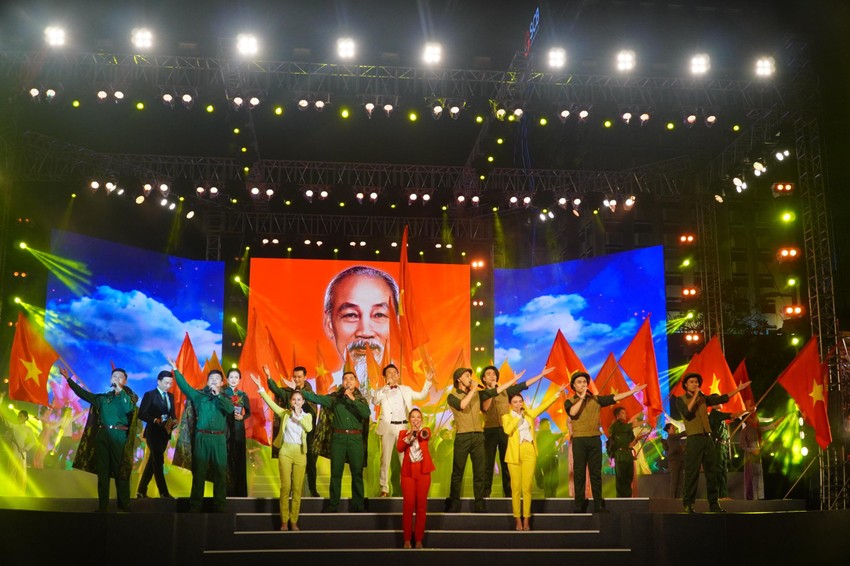 Diverses activités pour la Fête nationale à Ho Chi Minh-Ville et Yen Bai