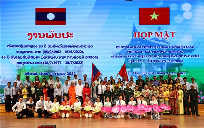 Cân Tho célèbre les 60 ans des relations diplomatiques Vietnam-Laos
