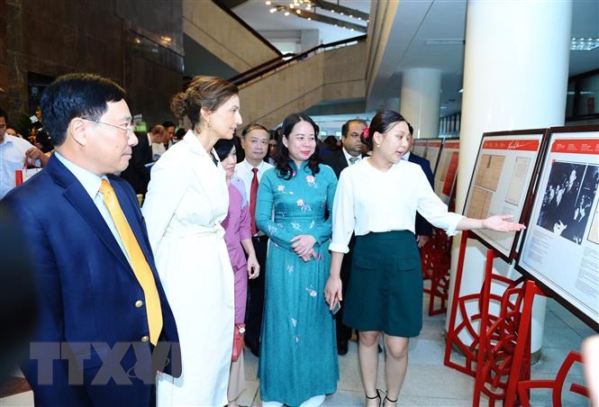 Célébration des 35 ans de Résolution de l UNESCO honorant le Président Ho Chi Minh