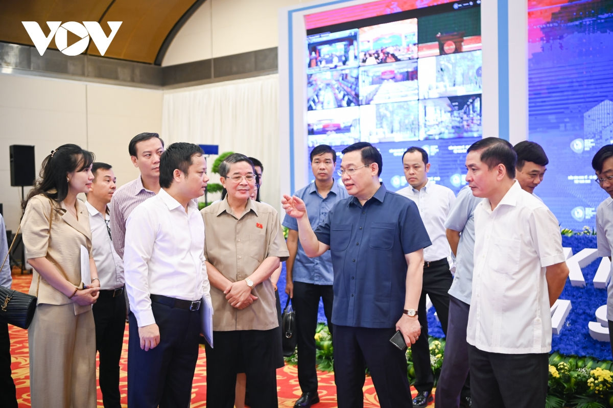 Le président de l’AN inspecte le travail de préparatifs du Forum socio-économique du Vietnam 2022