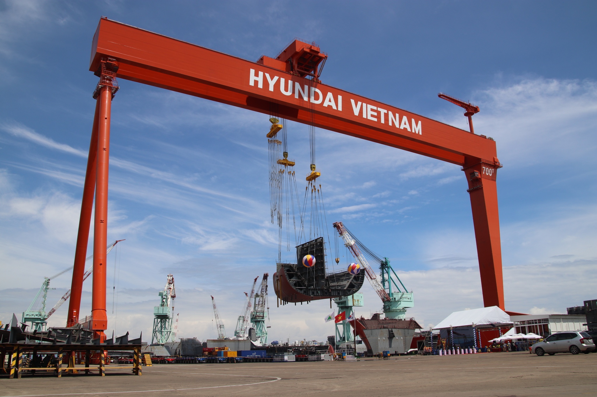 Construction navale le Vietnam possède la plus grande grue d Asie du Sud-Est