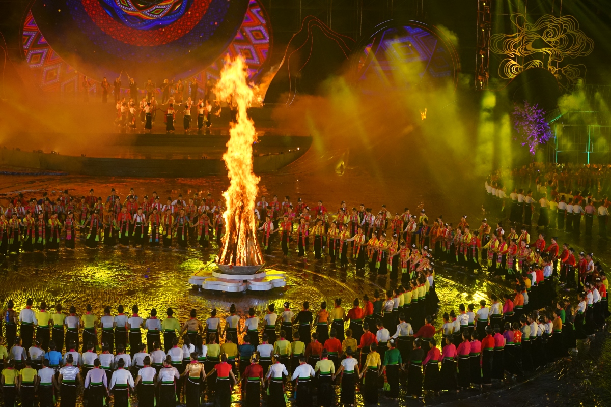 Le PM met en avant la responsabilité partagée de la promotion du Xoe Thai