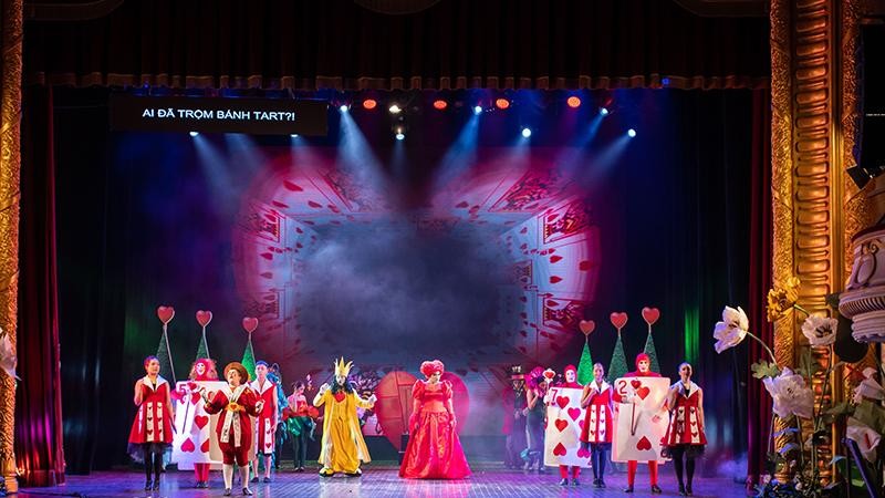 La première des Aventures d Alice au pays des merveilles à Hanoi
