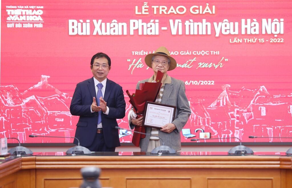 Prix Bùi Xuân Phai le réalisateur Trân Van Thuy reçoit le Grand Prix