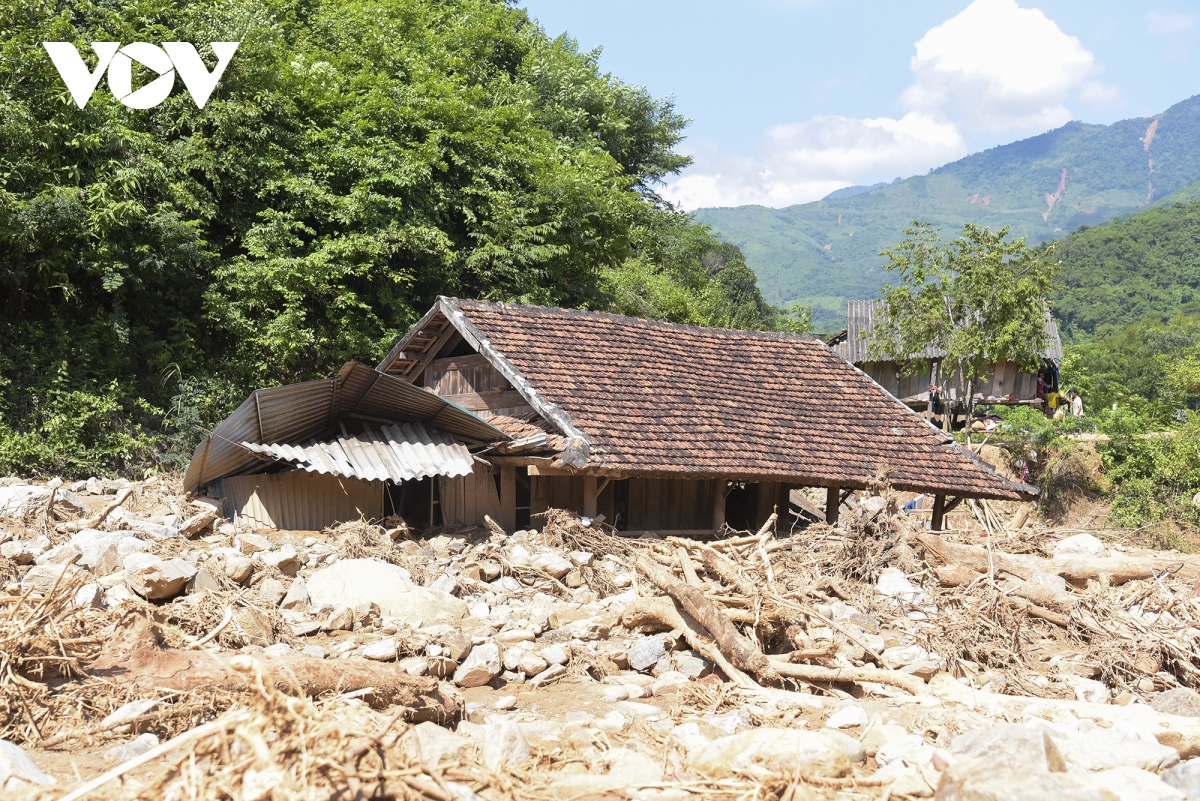 Les premières photos du village de Binh Son après la crue soudaine