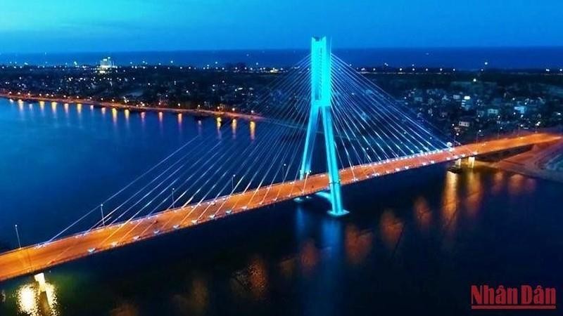 Quang Binh ouvre des excursions en bateau sur la rivière Nhat Le