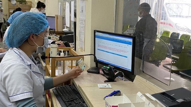 Plus de 11 500 établissements médicaux recherchent des informations via la carte d identité à puce
