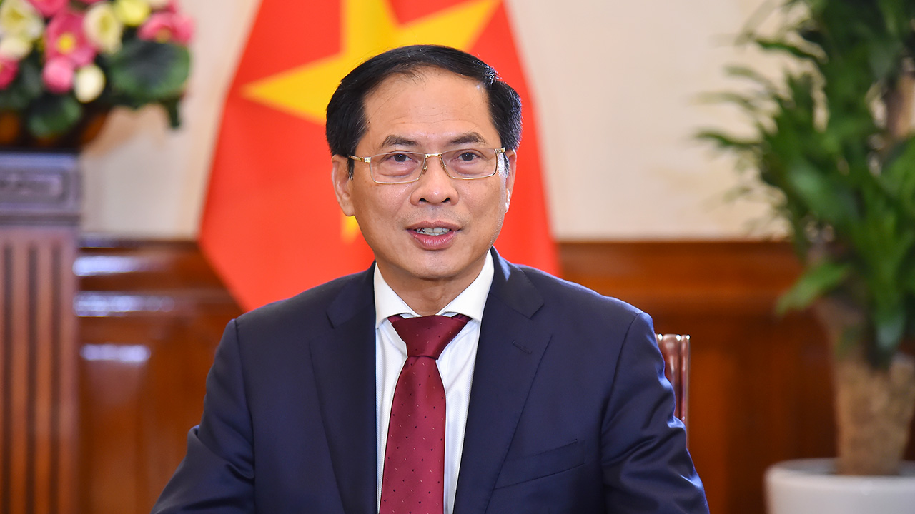 Le Vietnam s associe à la communauté internationale pour édifier un monde de paix