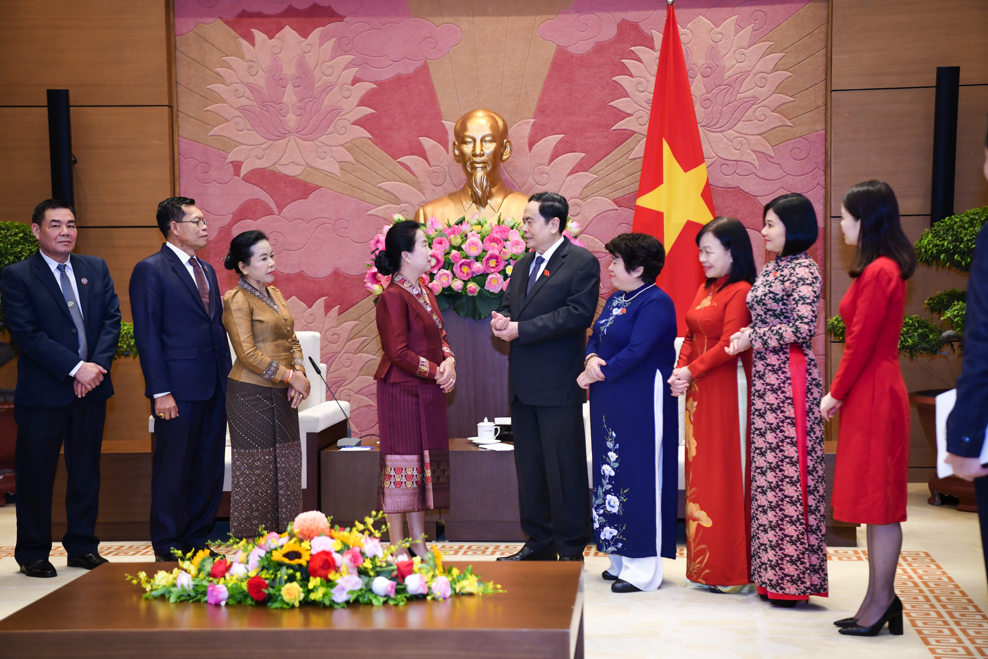 AN le Vietnam et le Laos partagent leur expérience dans les affaires sociales