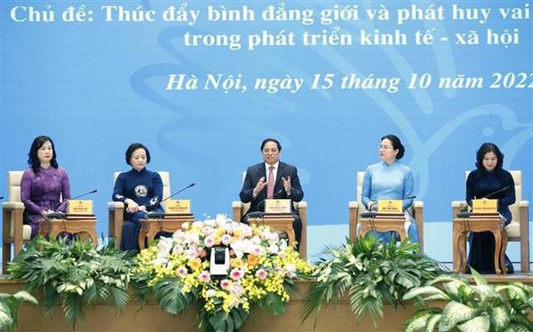 Le Premier ministre Pham Minh Chinh préside un Dialogue avec des femmes