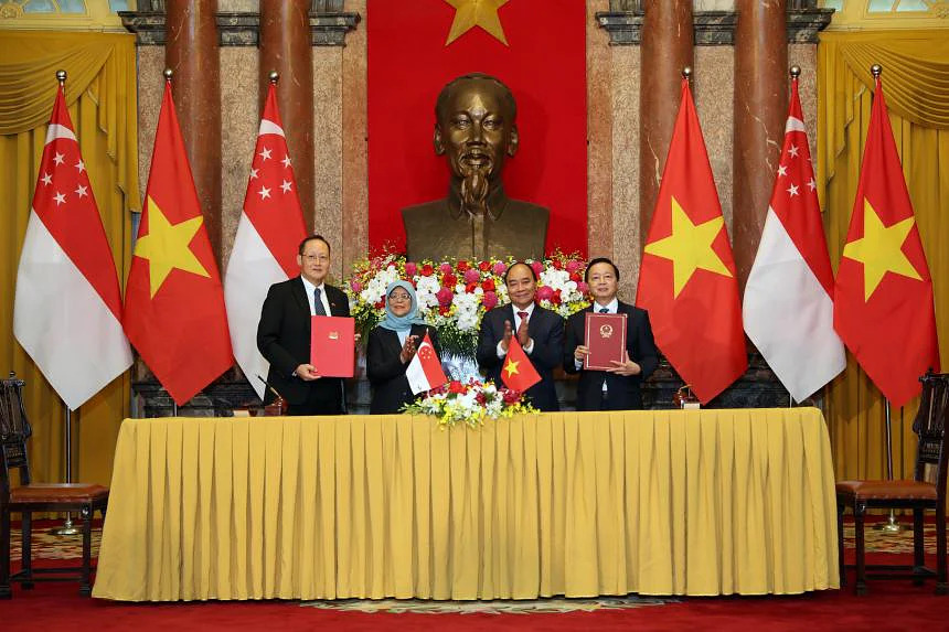 La presse singapourienne salue la visite au Vietnam de la présidente Halimah Yacob