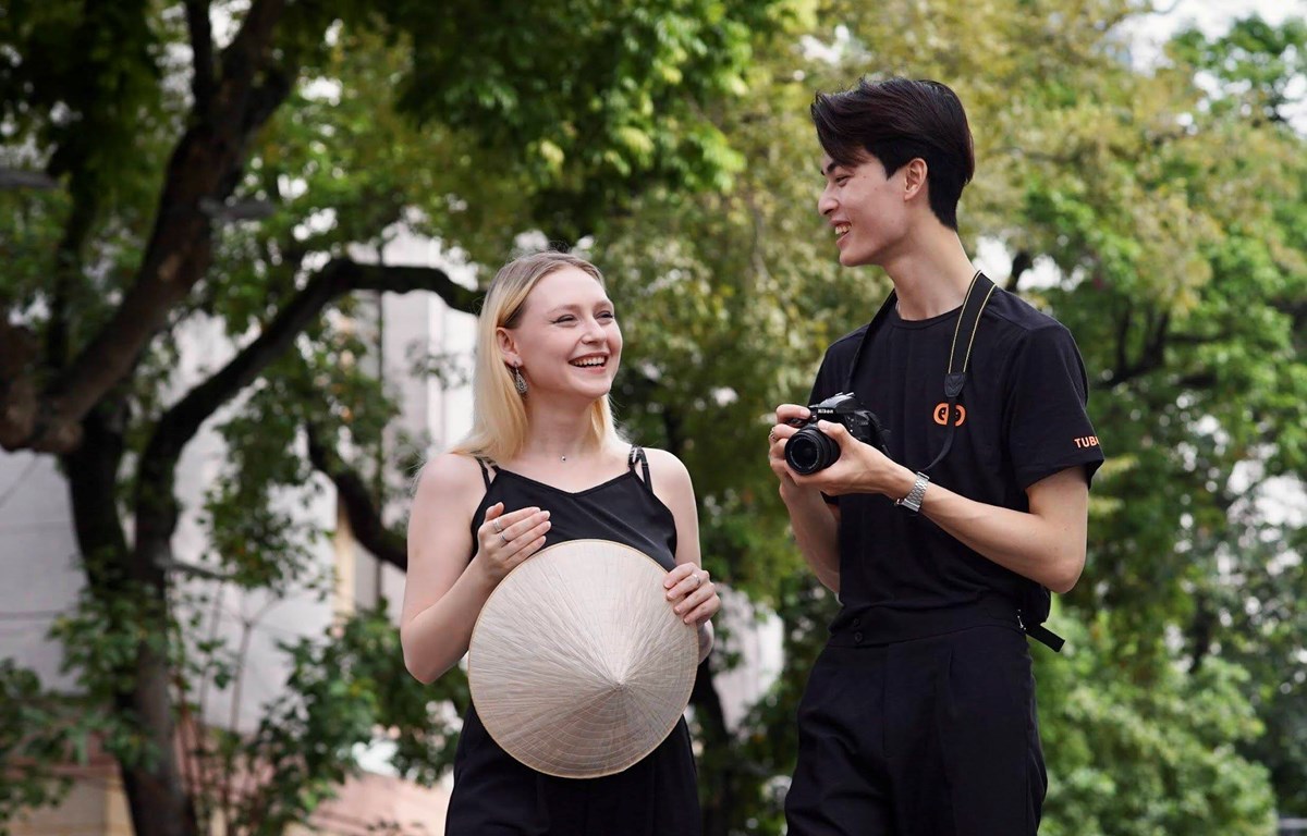 Un journal lao salue la reprise du tourisme vietnamien