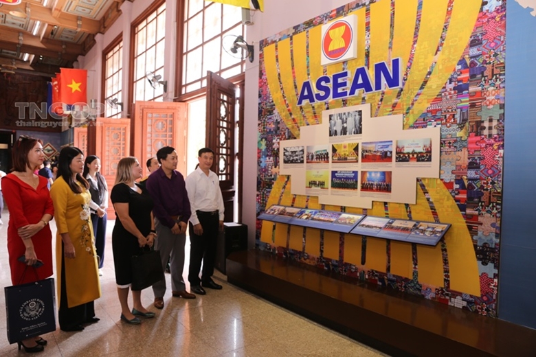 Thai Nguyên Découverte des couleurs de l’ASEAN et des patrimoines du Vietnam