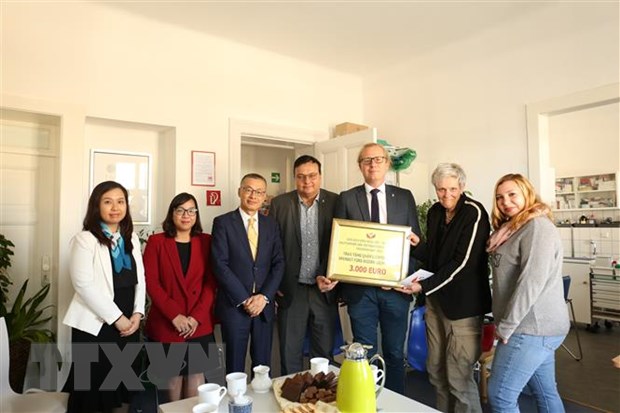 La communauté vietnamienne aux côtés des personnes défavorisées en Allemagne
