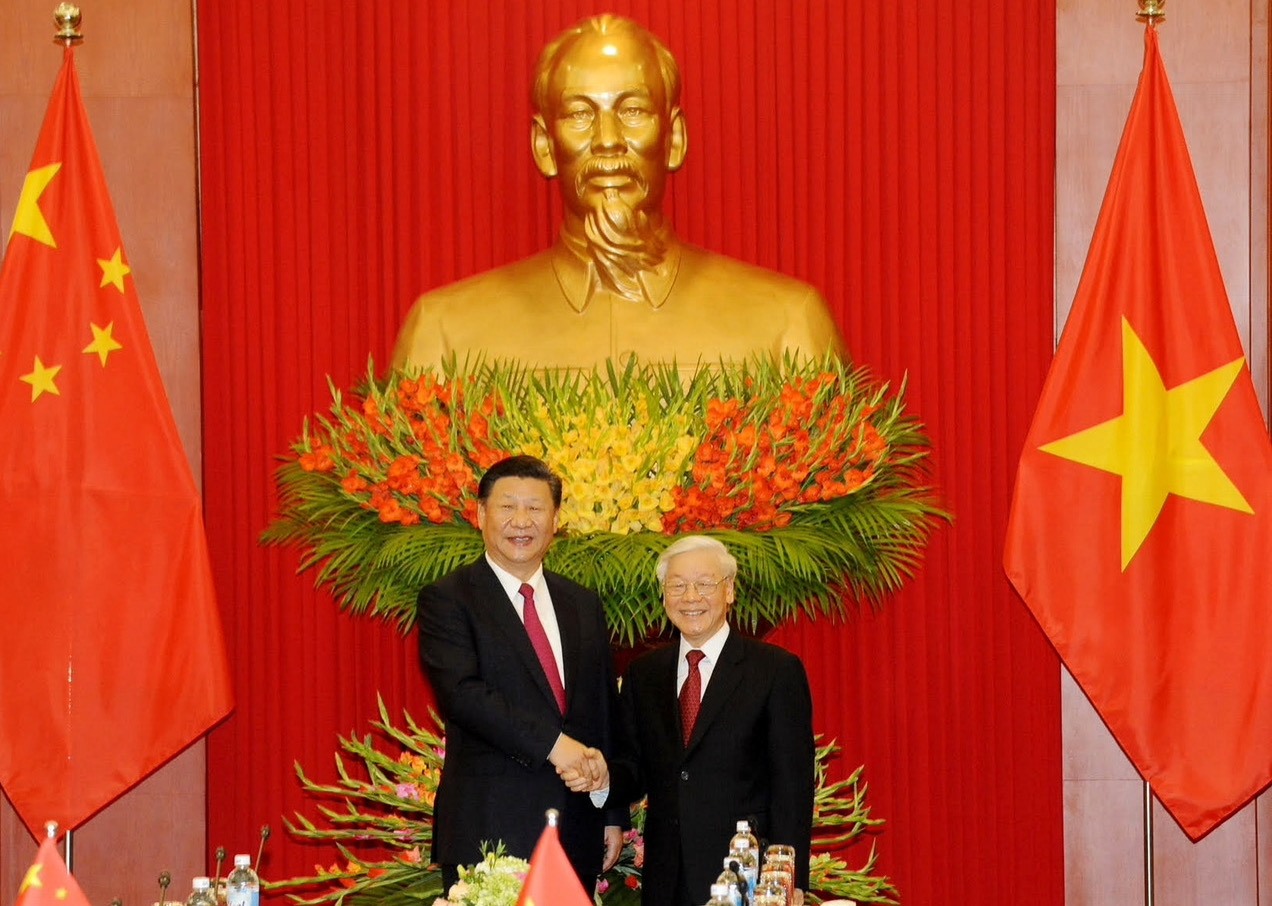 Le secrétaire général Nguyên Phu Trong félicite le secrétaire général du Parti communiste chinois pour sa réélection