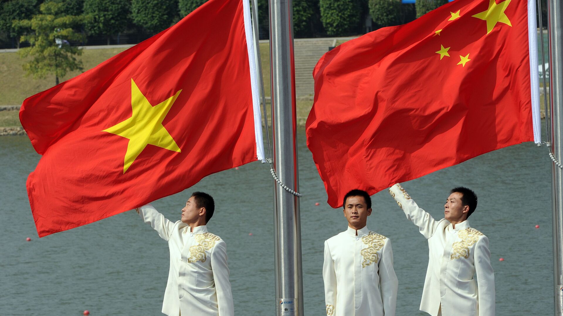 Les relations Vietnam-Chine se développent positivement et sainement