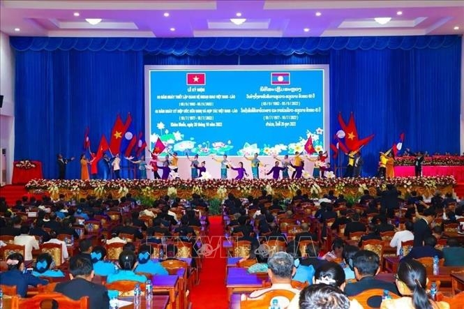 Metting en l honneur des anniversaires des relations Laos-Vietnam à Khammoune