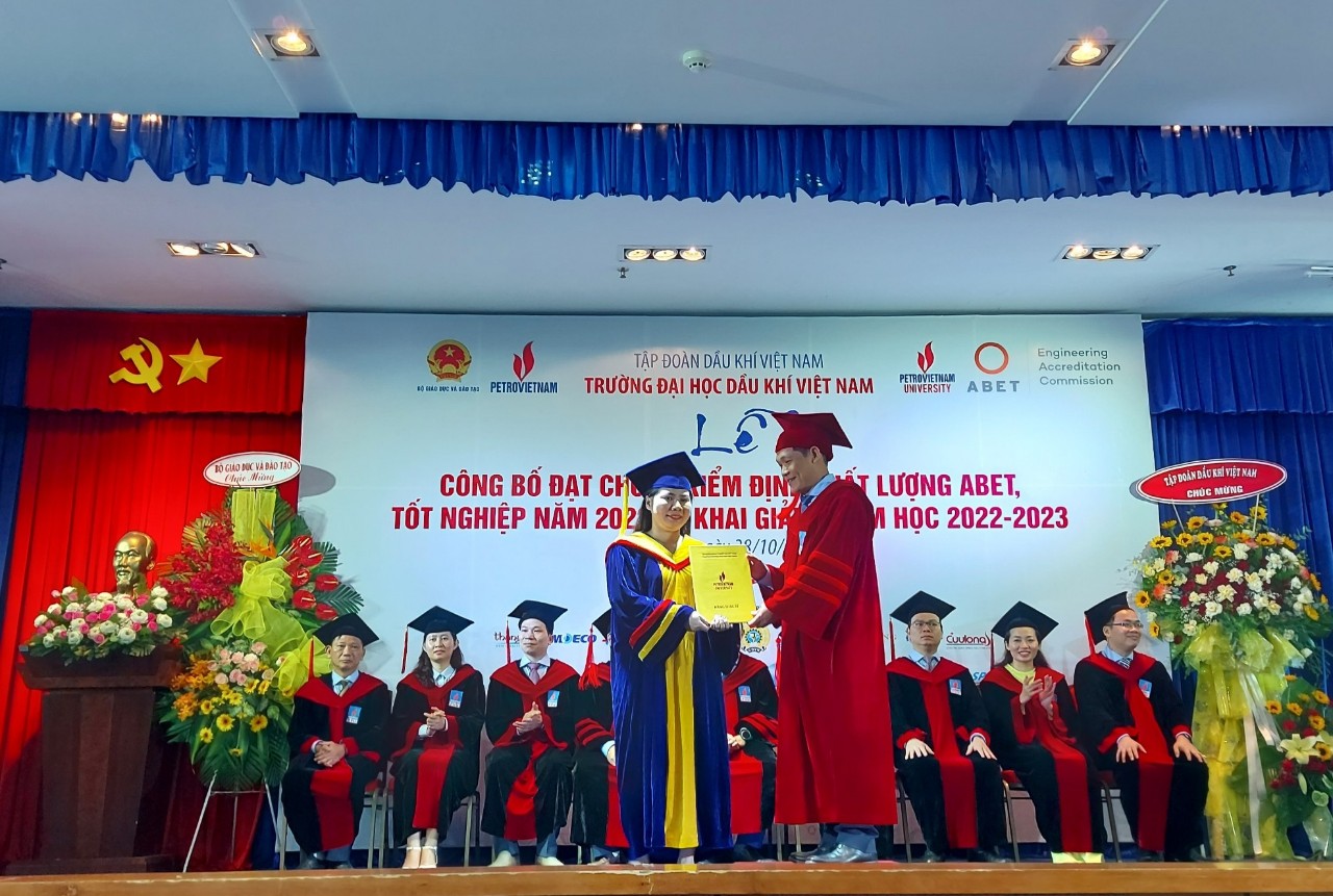 La première université au Vietnam obtient l accréditation américaine ABET
