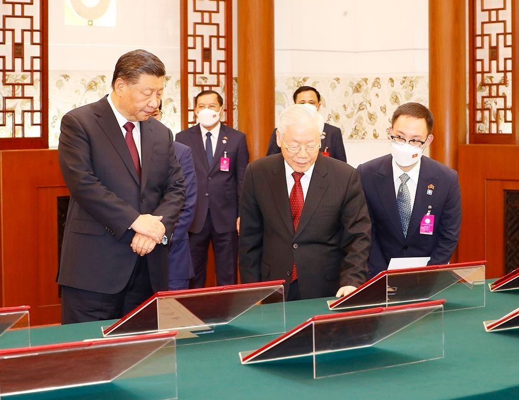 Le Vietnam et la Chine signent 13 documents de coopération