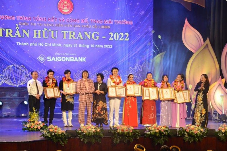 Remise de 17 médailles au concours de talent de comédien de Cai Luong Tran Huu Trang - 2022