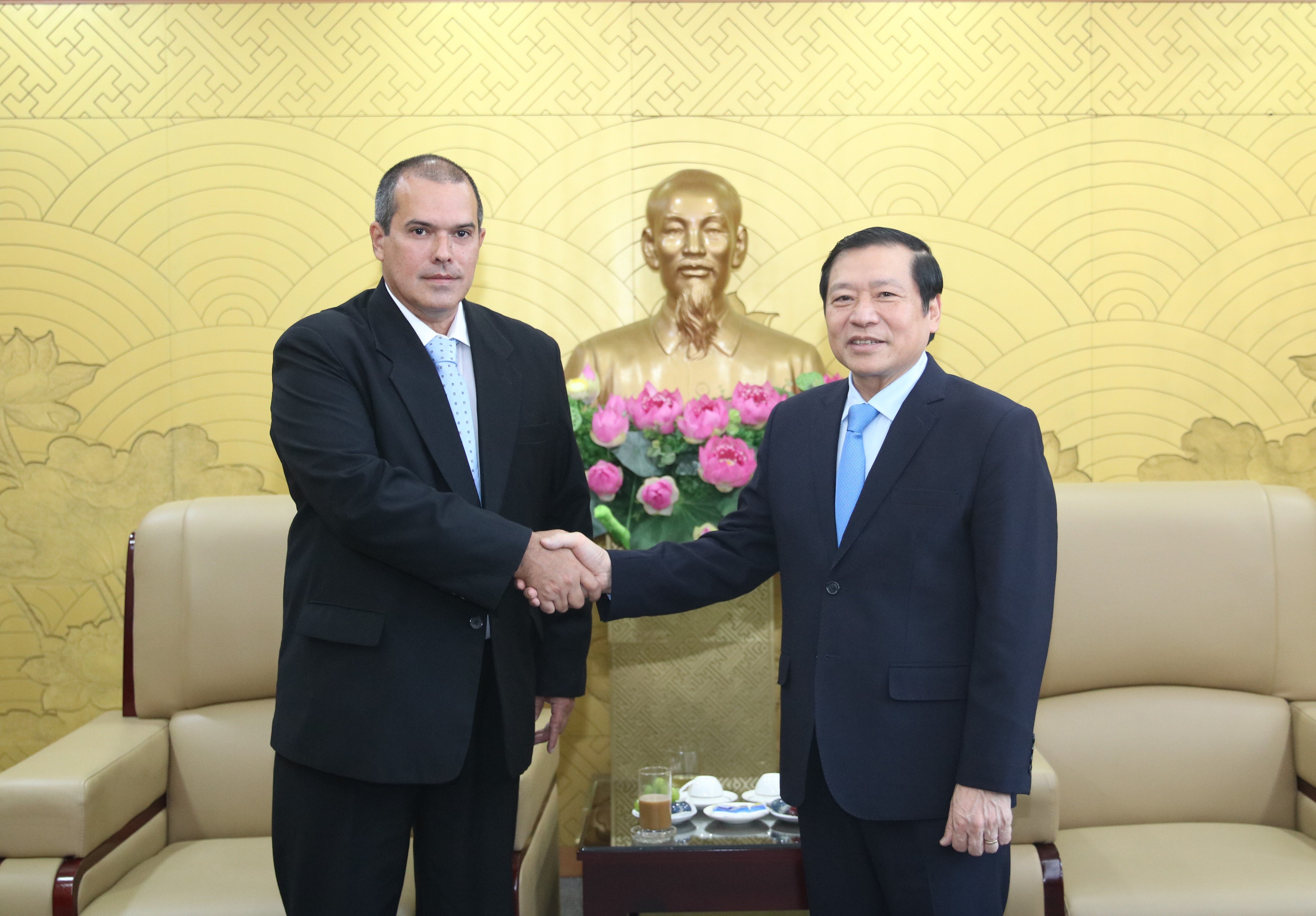 Vietnam – Cuba renforcement de la compréhension et de l amitié traditionnelle
