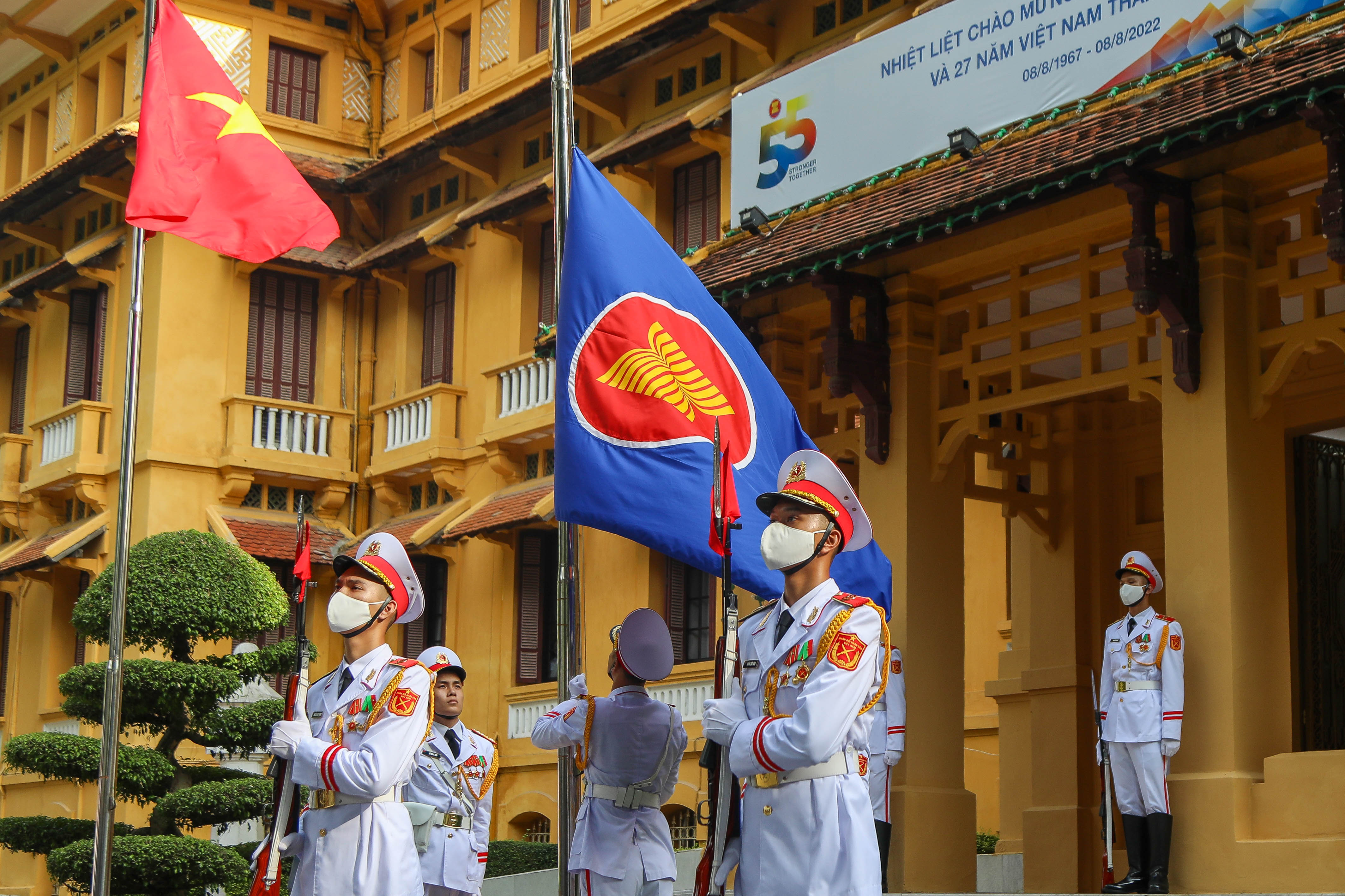 Poursuite des contributions à l’édification d une communauté de l ASEAN unie, résiliente et puissante