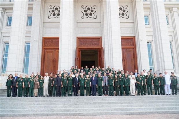 Les dirigeants lao reconnaissent les sacrifices des soldats et experts volontaires vietnamiens