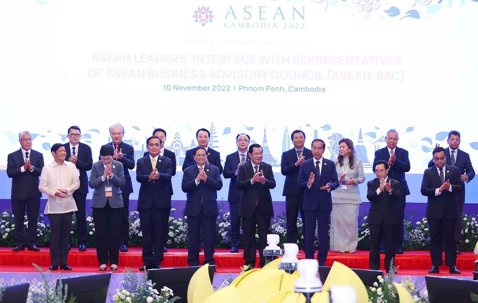 Le Premier ministre Pham Minh Chinh participe aux premières activités des Sommets de l’ASEAN