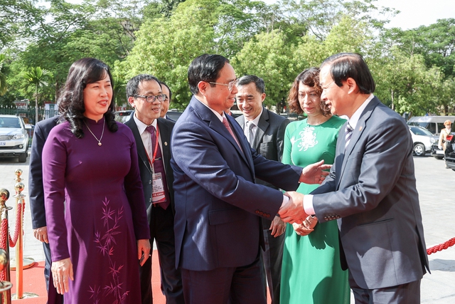 Le Premier ministre Pham Minh Chinh se rend à la Faculté de médecine de Hanoï