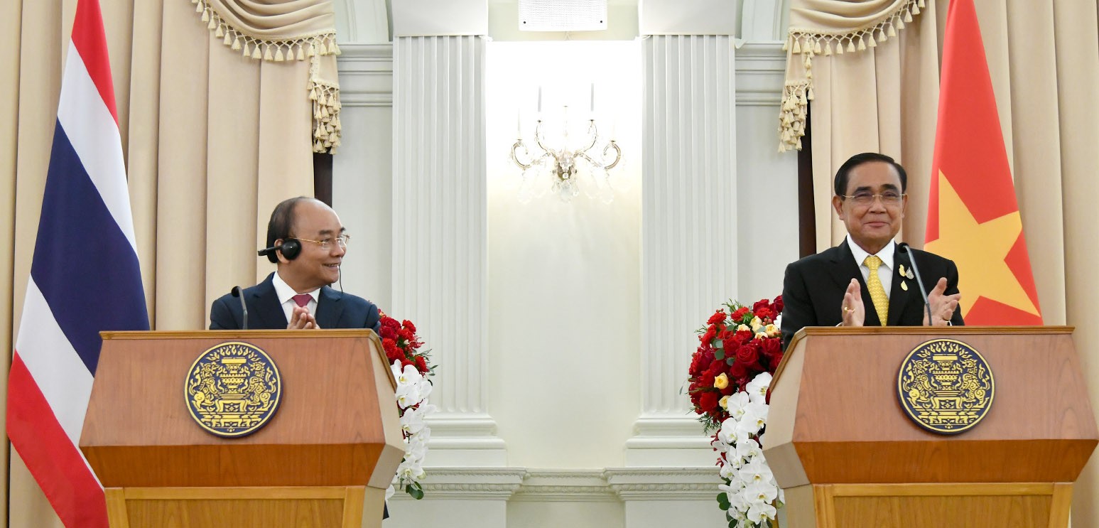 Le président vietnamien et le PM thaïlandais coprésident une conférence de presse