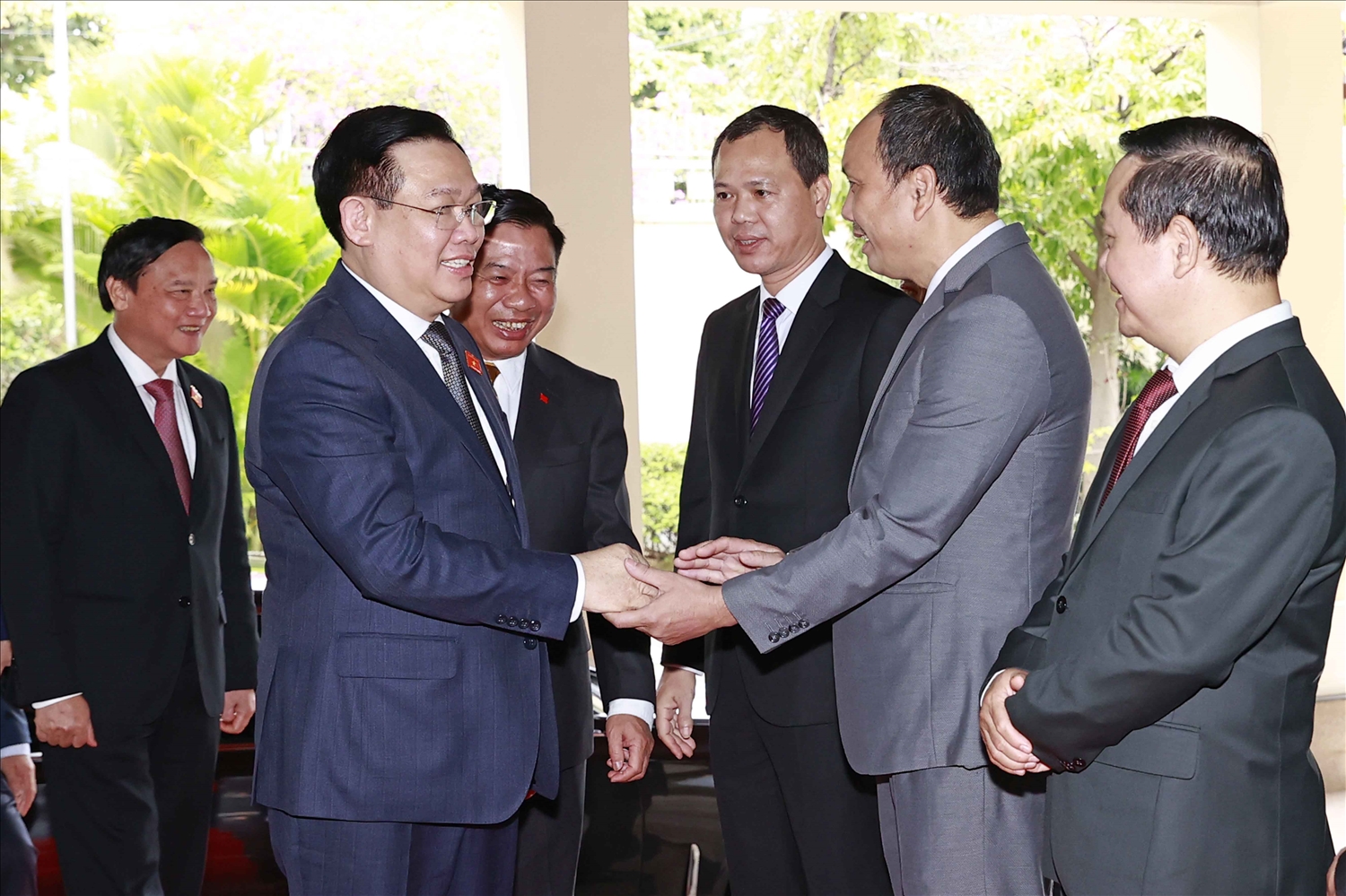 Le président de l AN rencontre la communauté vietnamienne au Cambodge