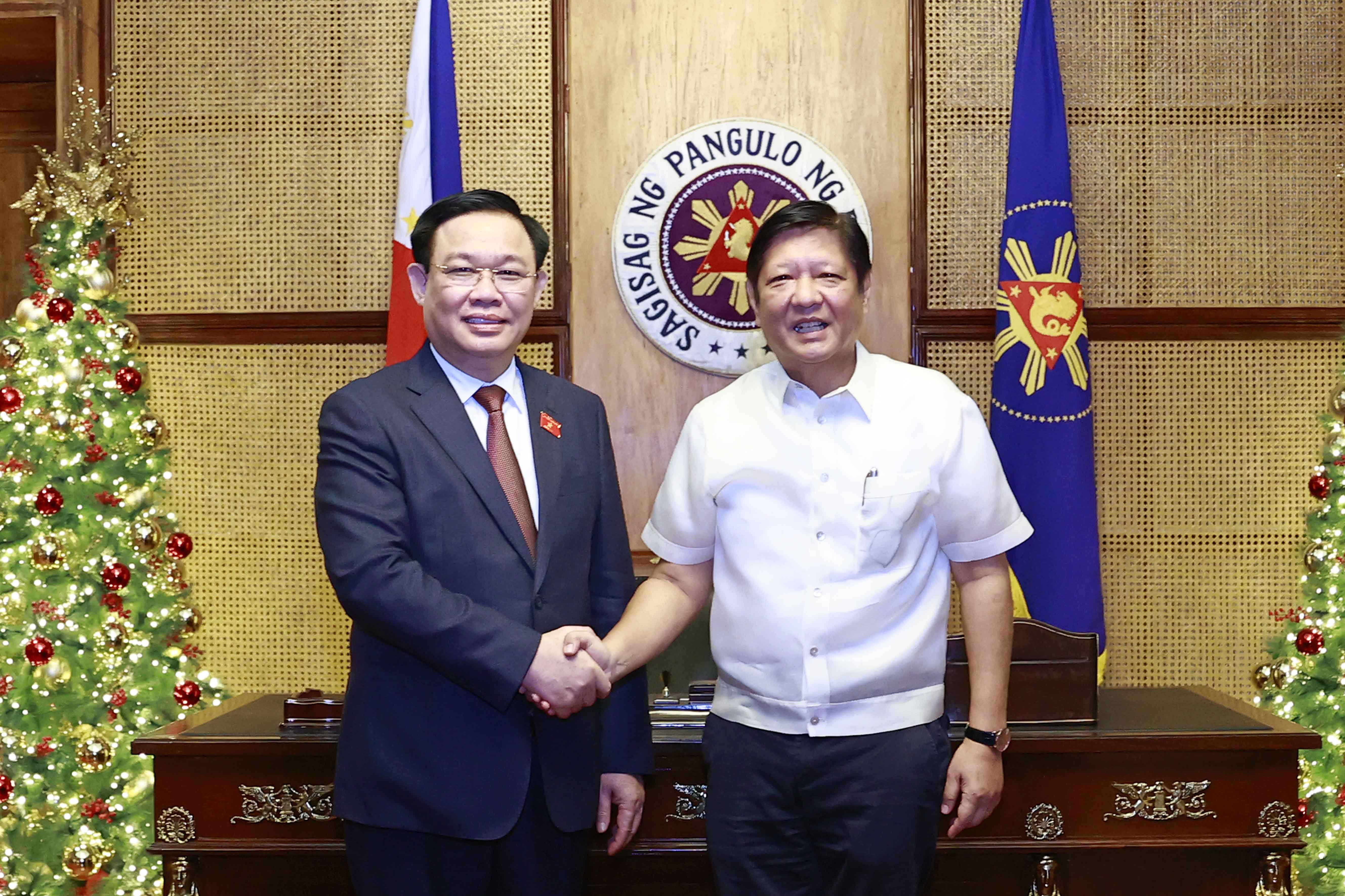 Le président de l’AN du Vietnam et le président philippin plaident pour des liens accrus