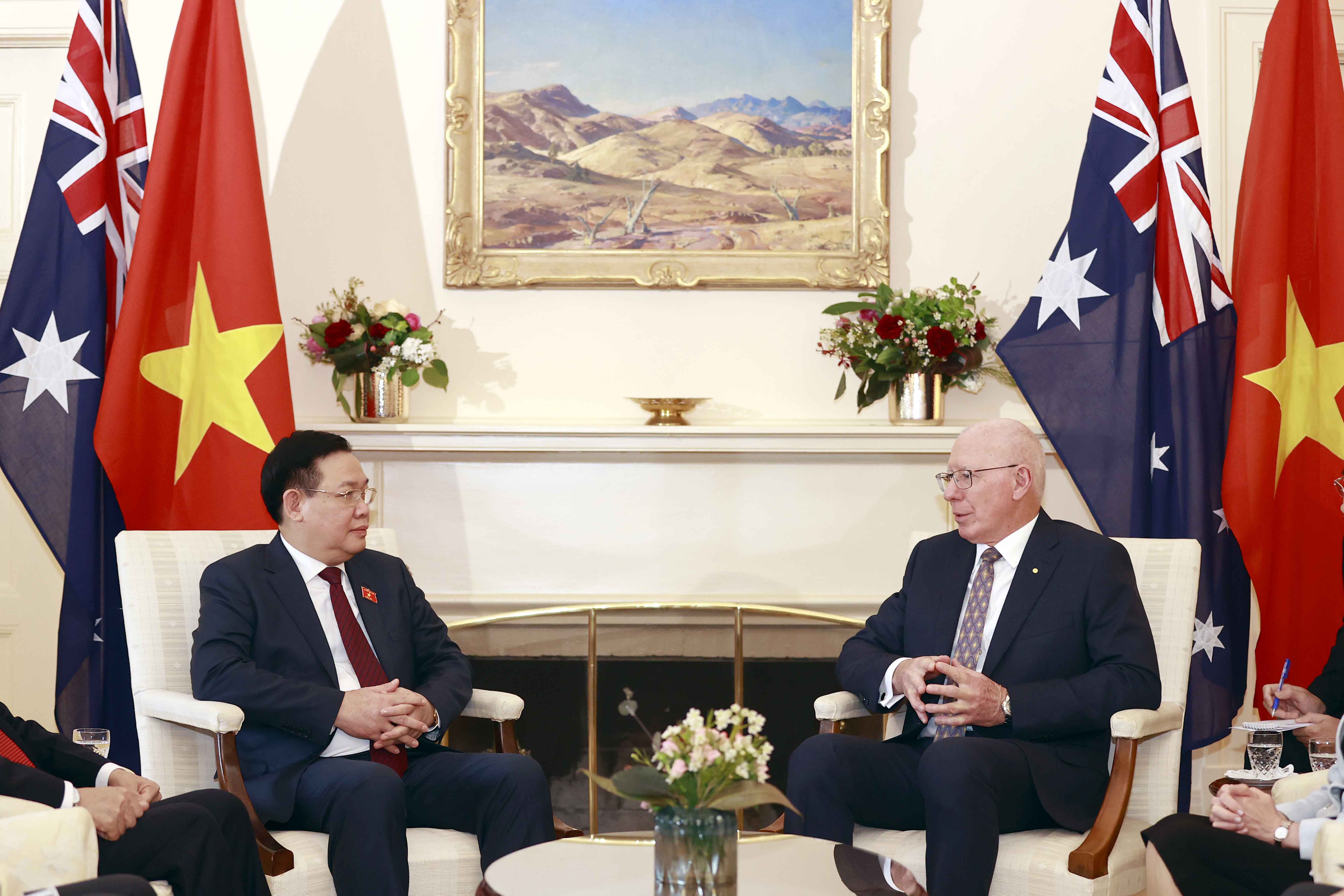 Le président de l AN Vuong Dinh Hue rencontre le gouverneur général d Australie