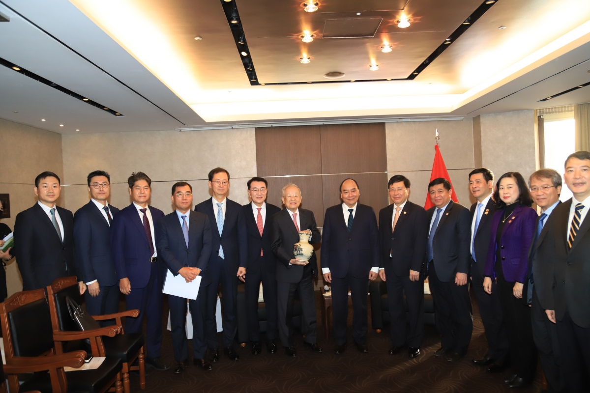 Le président Nguyên Xuân Phuc rencontre des dirigeants de grands groupes sud-coréens