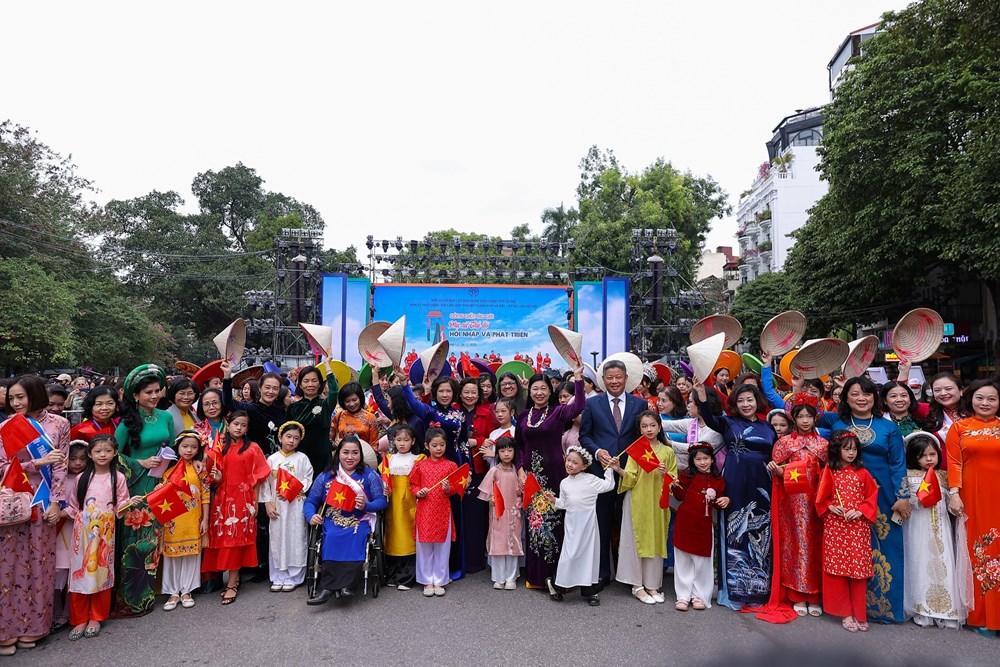 Clôture de la Fête touristique de l’Ao dài Hanoï 2022