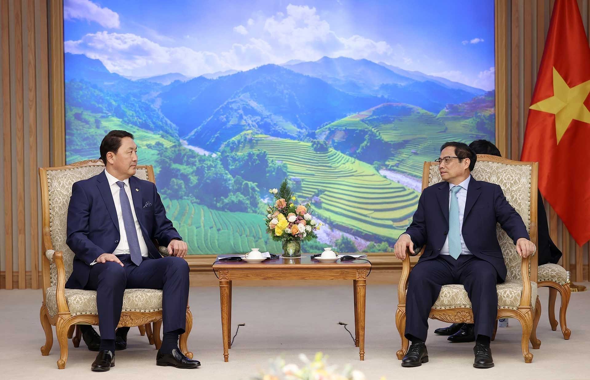 Le Premier ministre vietnamien reçoit le ministre mongol de la Défense