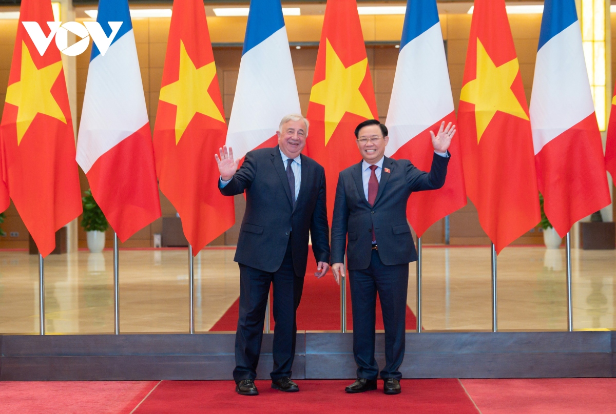 Le président de l’Assemblée nationale s’entretient avec le président du Sénat français