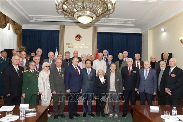 Célébration du 50e anniversaire de la victoire de Diên Biên Phu aérien