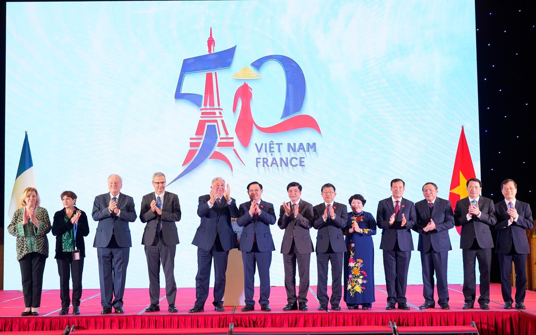 Lancement des célébrations du 50e anniversaire des relations diplomatiques entre la France et le Vietnam