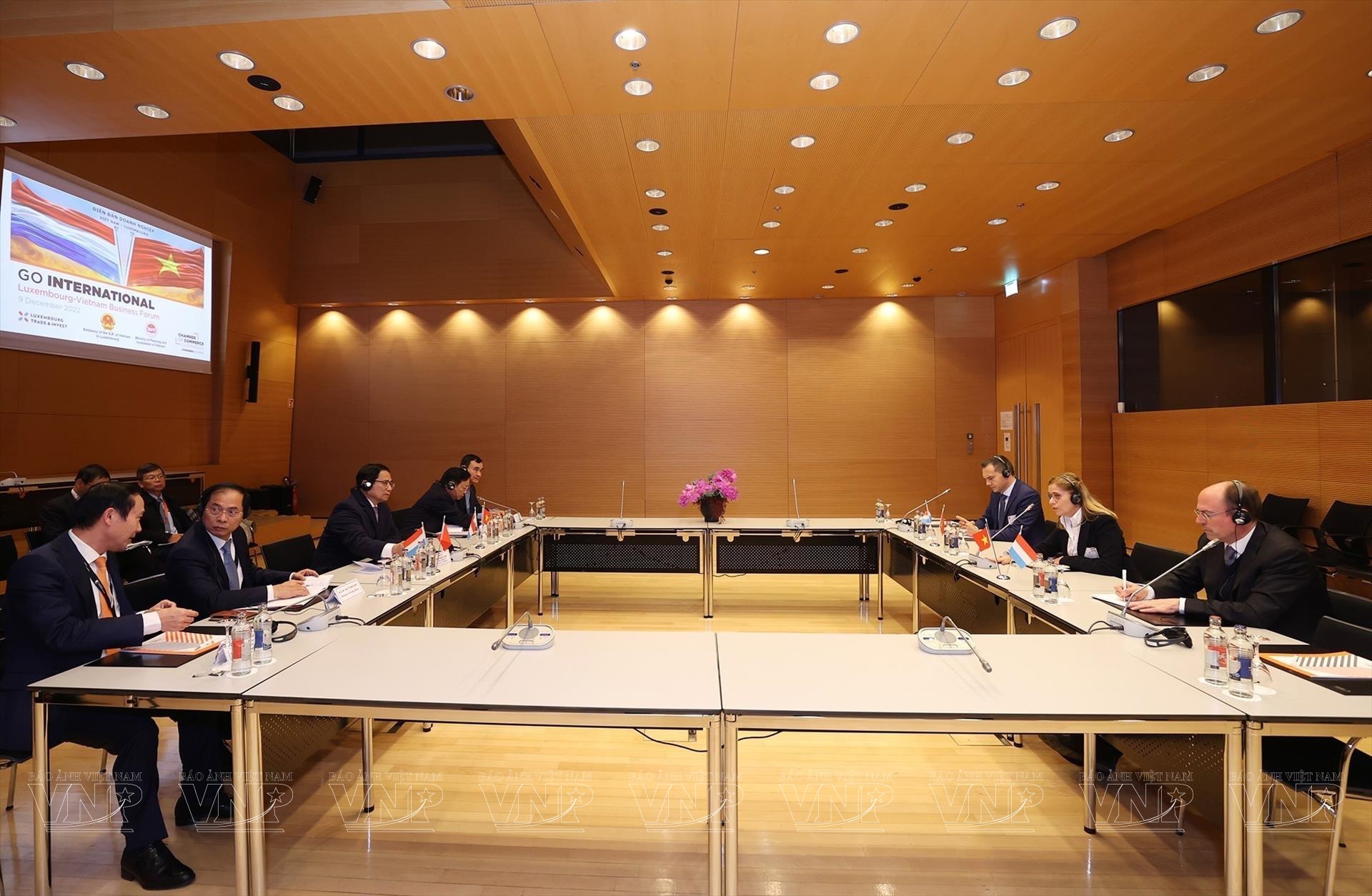Le PM Pham Minh Chinh rencontre des dirigeants de plusieurs grands groupes luxembourgeois