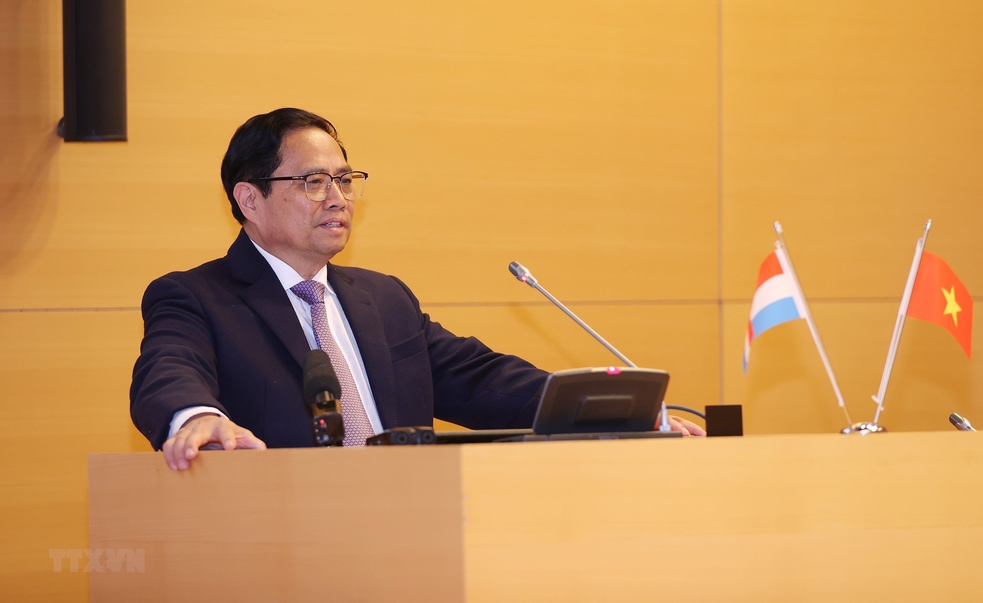 Le Premier ministre Pham Minh Chinh assiste à un Forum d’affaires Vietnam-Luxembourg
