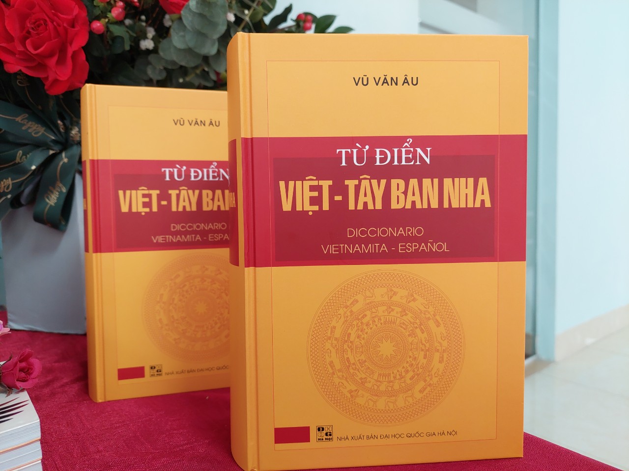 Premier dictionnaire bilingue vietnamien-espagnol créé et imprimé au Vietnam