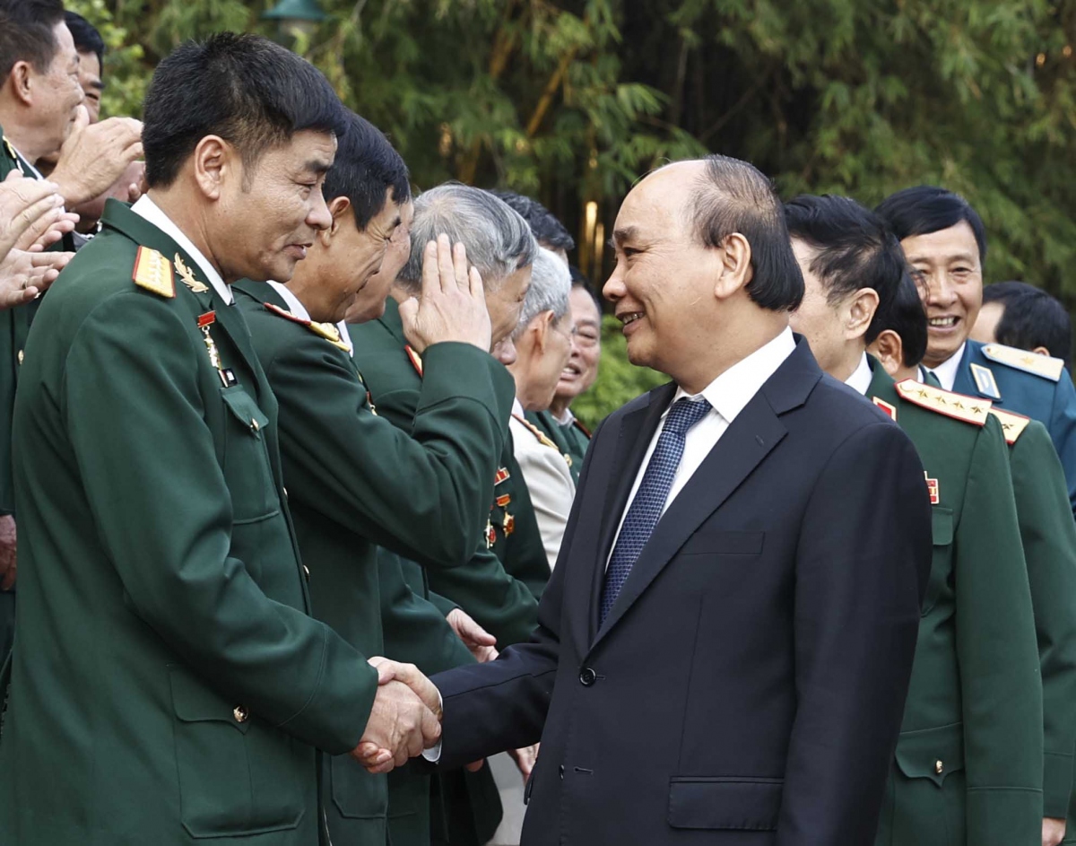 Le président Nguyen Xuan Phuc rencontre des vétérans de la Division 341