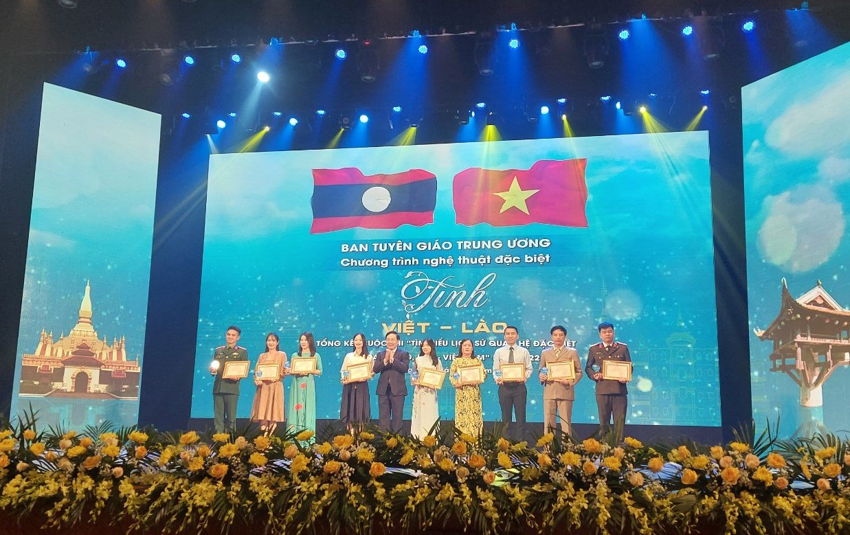 Les sentiments chaleureux Vietnam - Laos , trésor commun inestimable