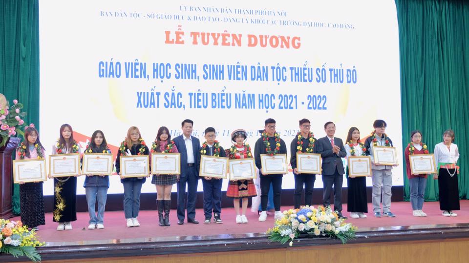 Hanoi des enseignants et élèves excellents issus d’ethnies minoritaires à l’honneur